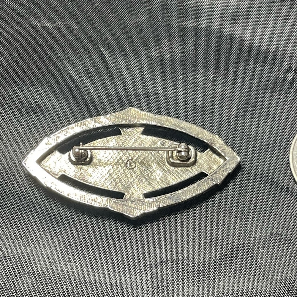 Vintage Avon “Victorian Elegance” faux Marcasite silver tone brooch - Picture 3 of 4